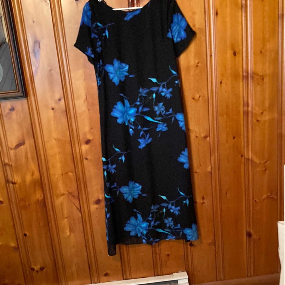 Size Medium Premier International Ladies Dress Has built in skirt